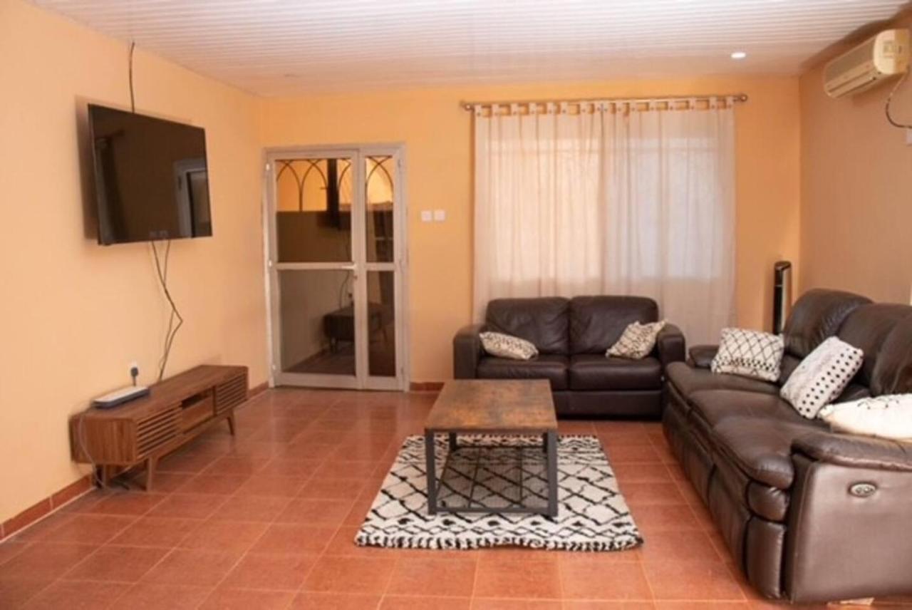 Fully Aircondition 3Bed Villa- A C- Wifi- Hotwater Freetown Kültér fotó