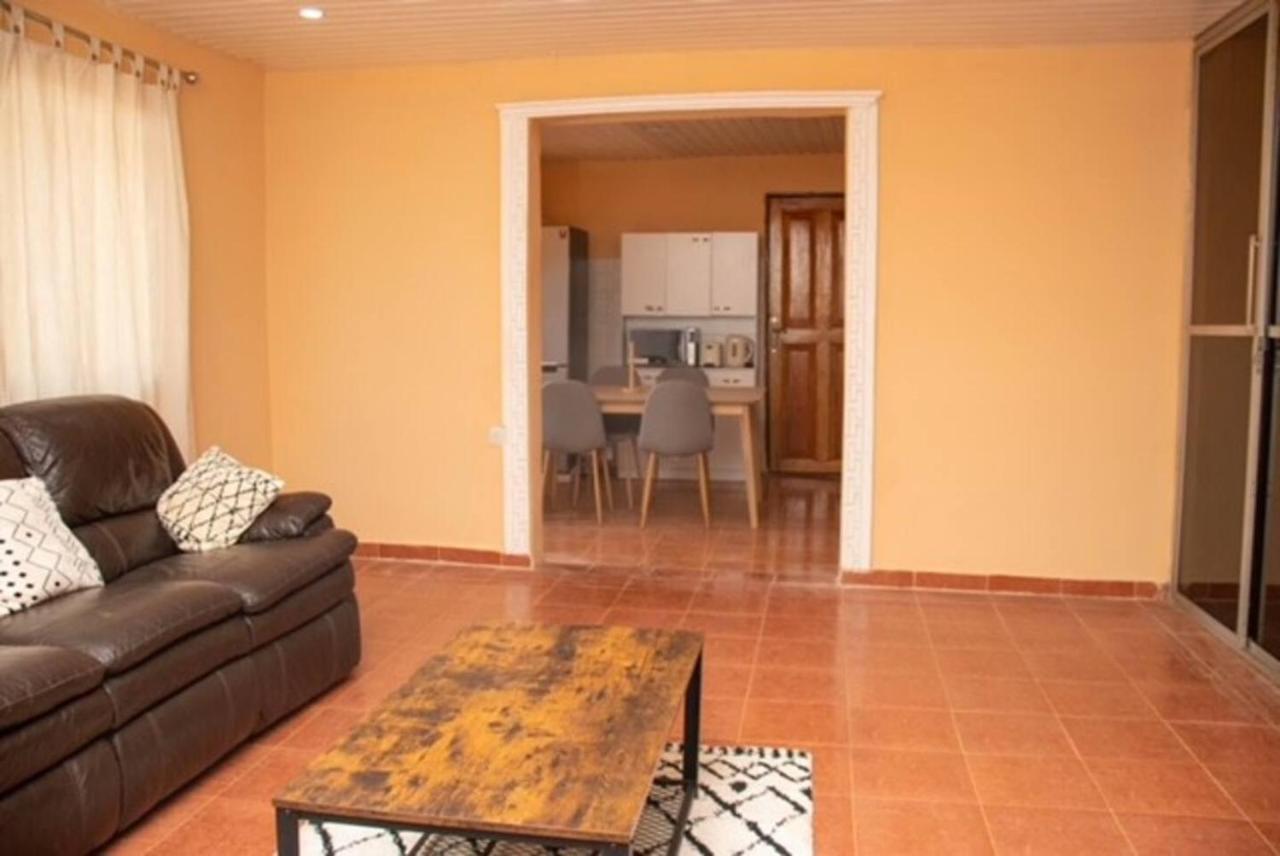 Fully Aircondition 3Bed Villa- A C- Wifi- Hotwater Freetown Kültér fotó