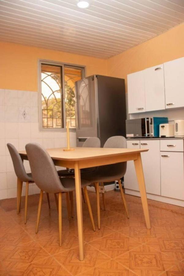 Fully Aircondition 3Bed Villa- A C- Wifi- Hotwater Freetown Kültér fotó