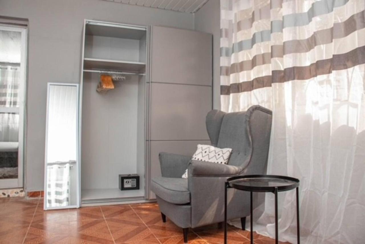 Fully Aircondition 3Bed Villa- A C- Wifi- Hotwater Freetown Kültér fotó