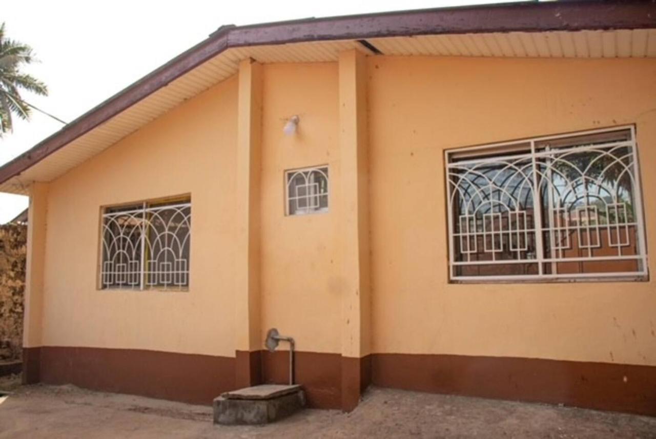 Fully Aircondition 3Bed Villa- A C- Wifi- Hotwater Freetown Kültér fotó