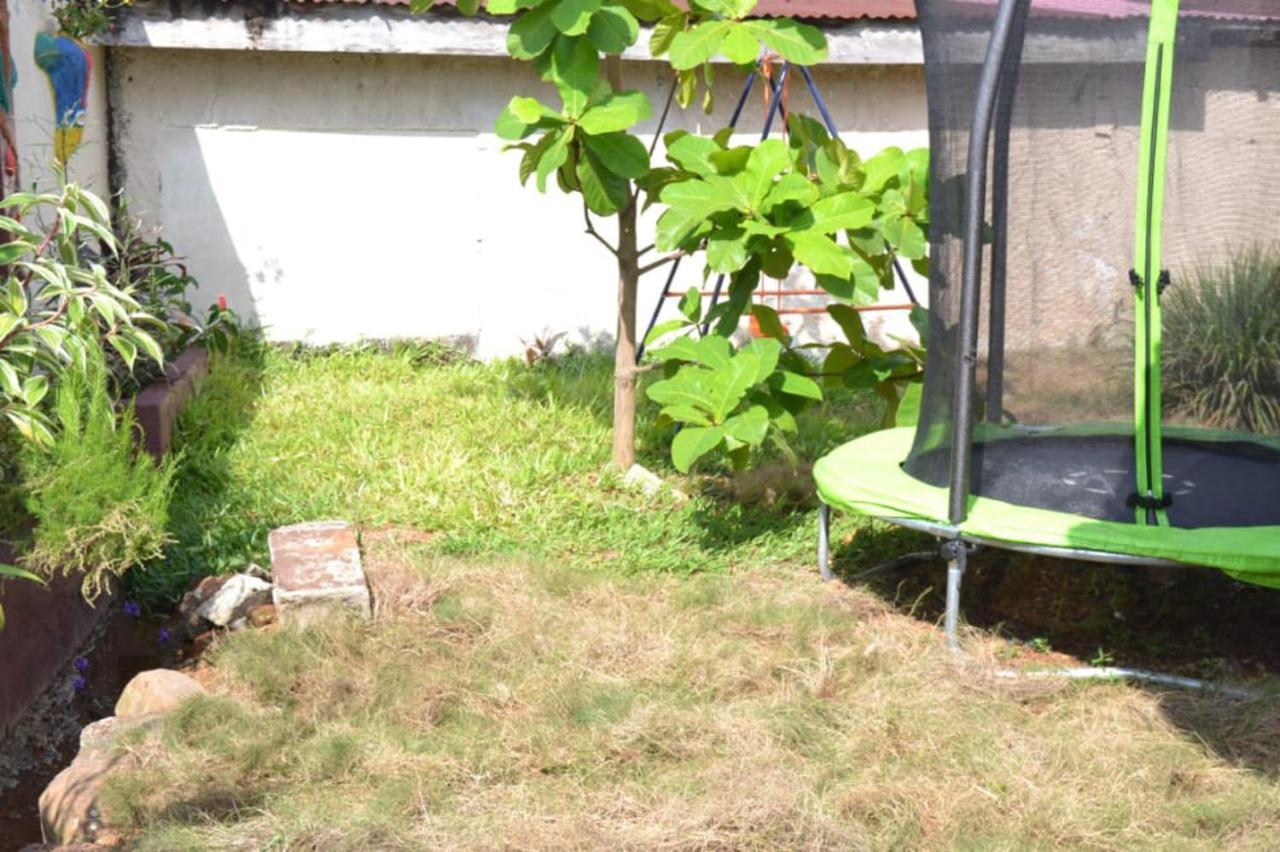 Fully Aircondition 3Bed Villa- A C- Wifi- Hotwater Freetown Kültér fotó