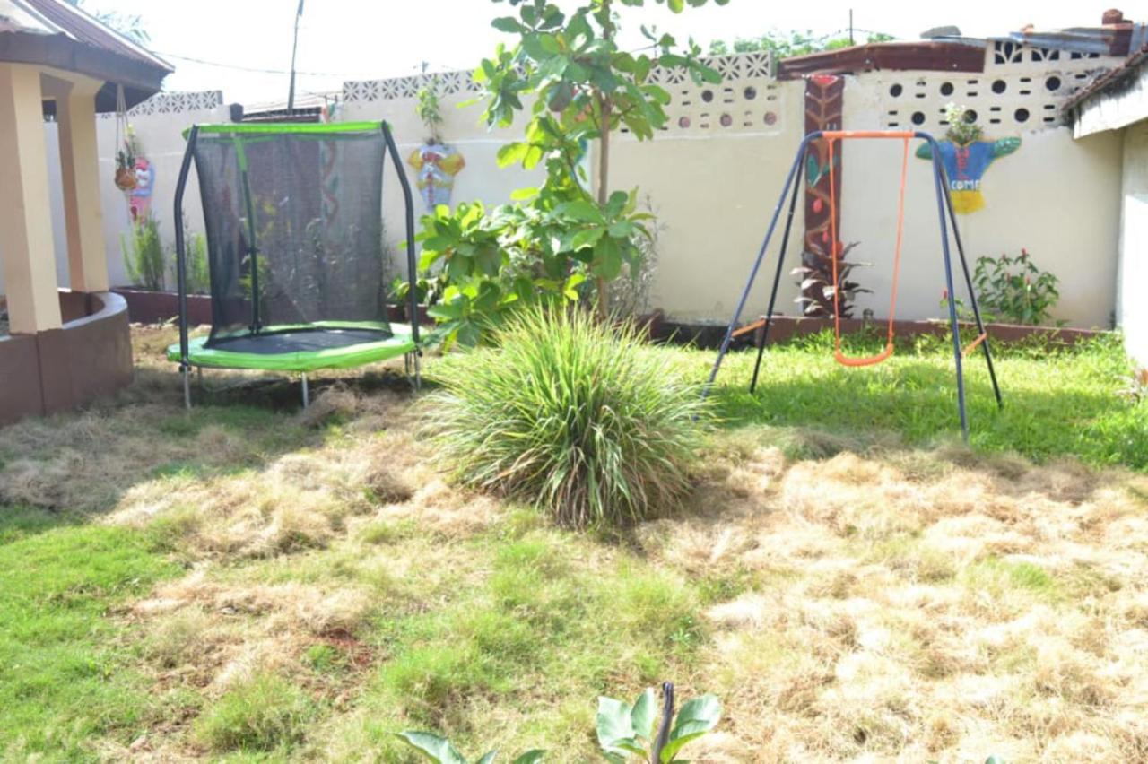 Fully Aircondition 3Bed Villa- A C- Wifi- Hotwater Freetown Kültér fotó
