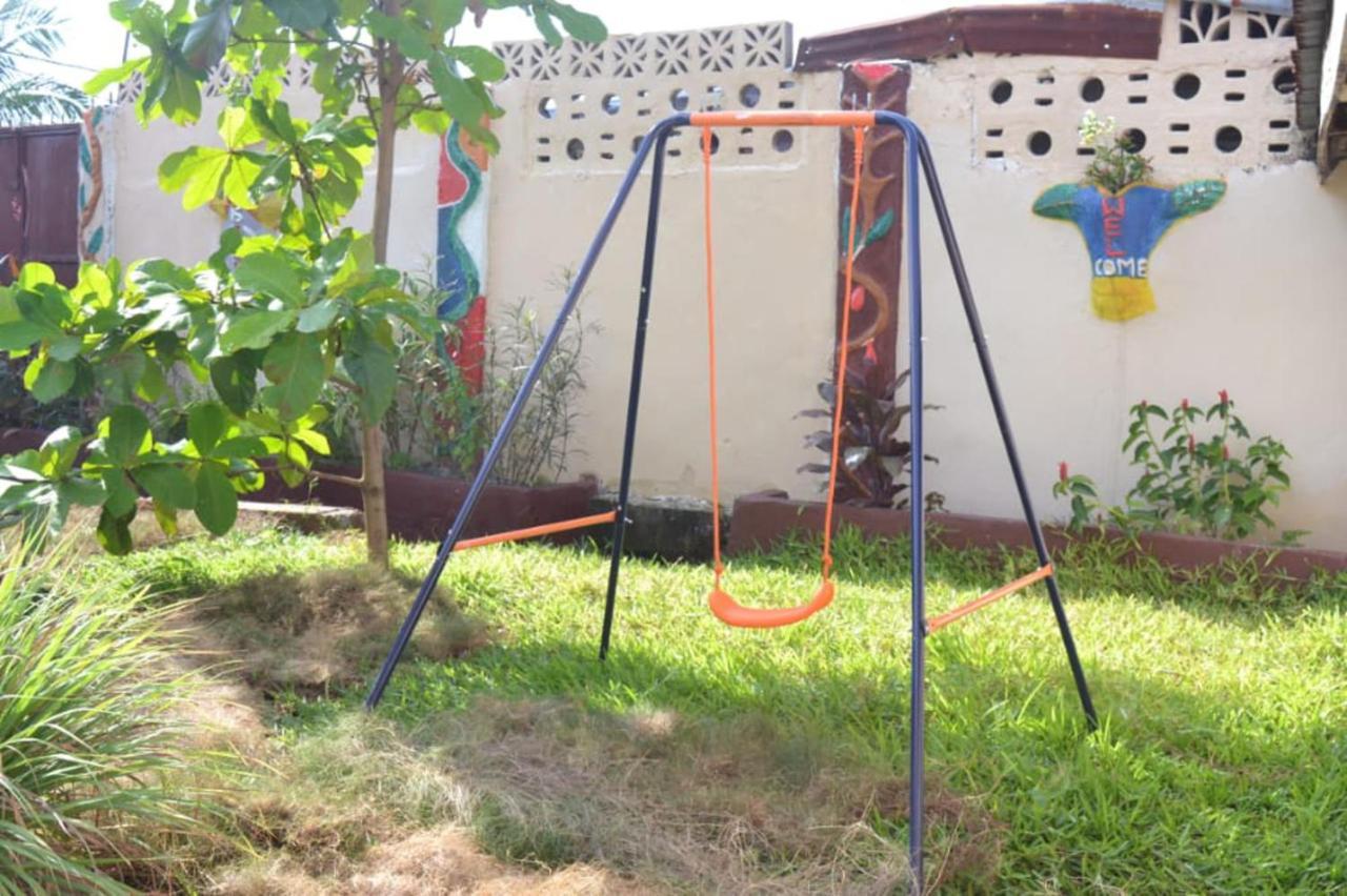 Fully Aircondition 3Bed Villa- A C- Wifi- Hotwater Freetown Kültér fotó