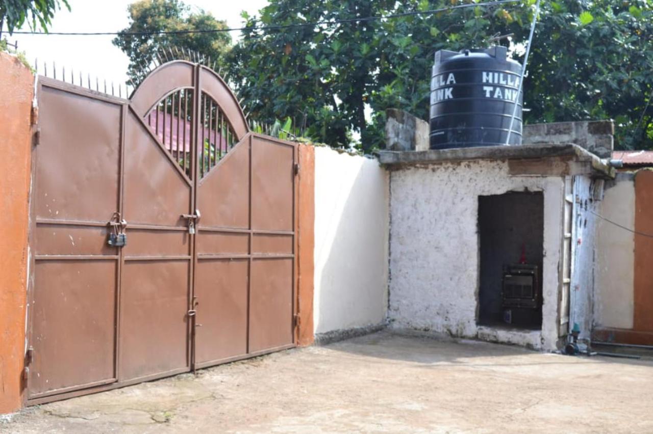 Fully Aircondition 3Bed Villa- A C- Wifi- Hotwater Freetown Kültér fotó