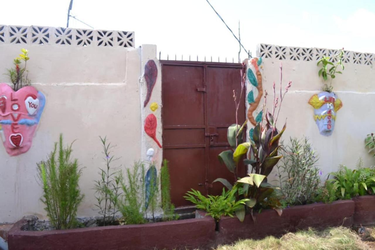 Fully Aircondition 3Bed Villa- A C- Wifi- Hotwater Freetown Kültér fotó